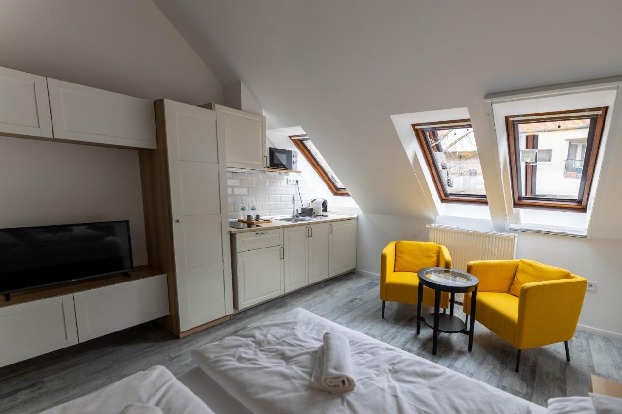 Roomstore Studio Apartments Eger Bagian luar foto