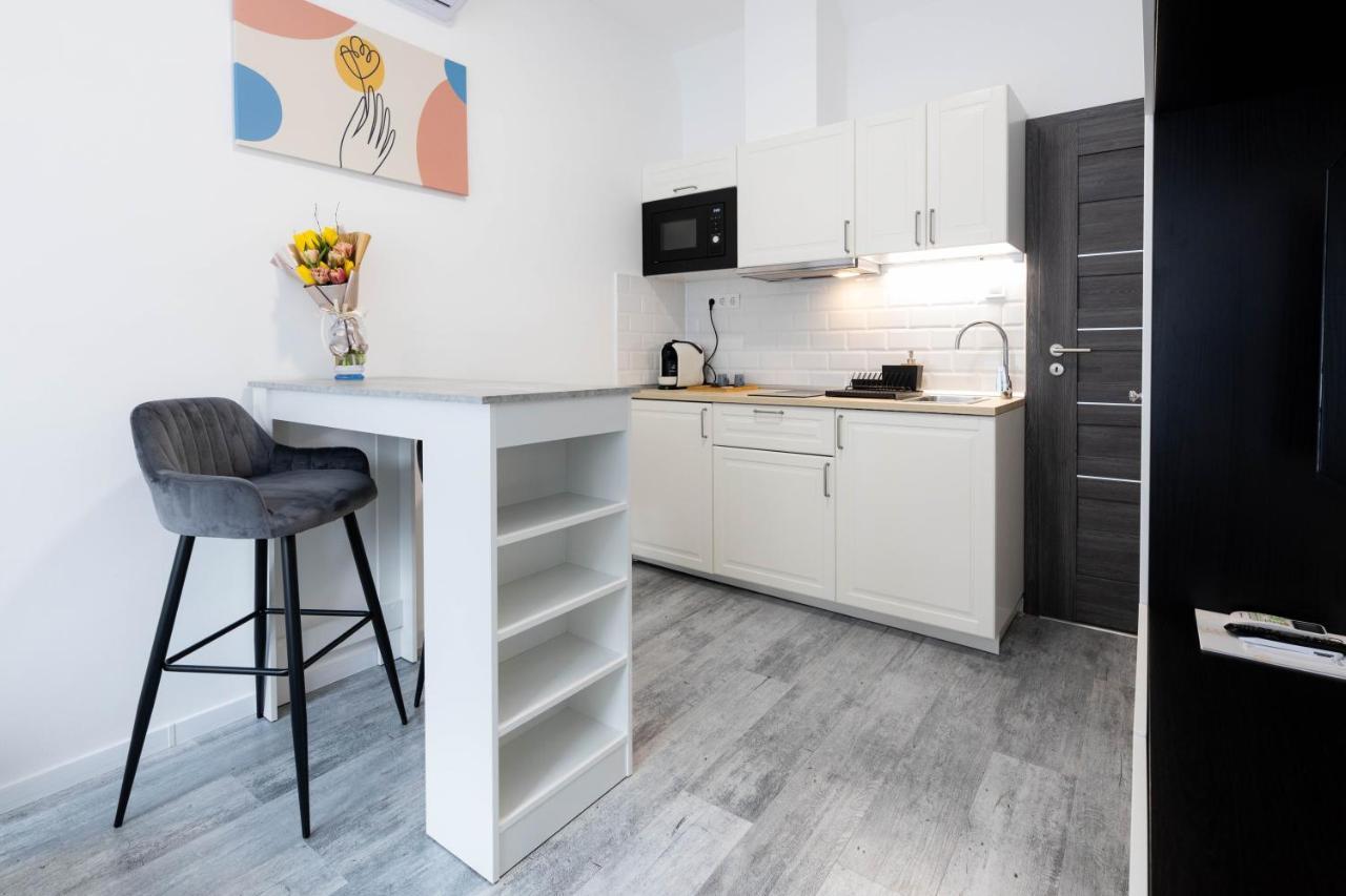 Roomstore Studio Apartments Eger Bagian luar foto